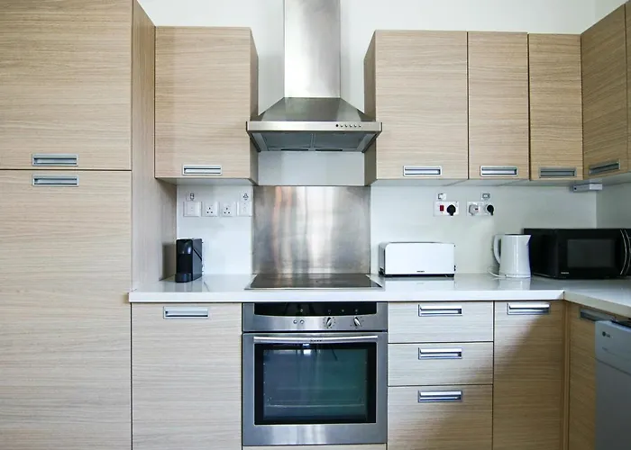 Phaedrus Living View Luxury Flat Harbour 04 * לרנקה