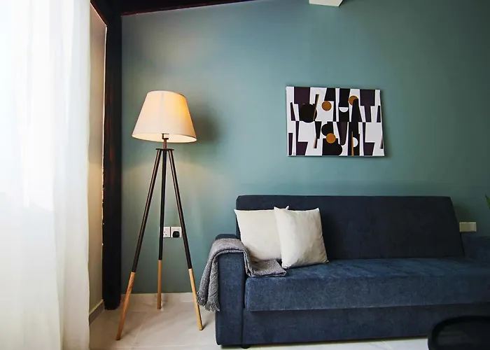 Phaedrus Living View Luxury Flat Harbour 04 *